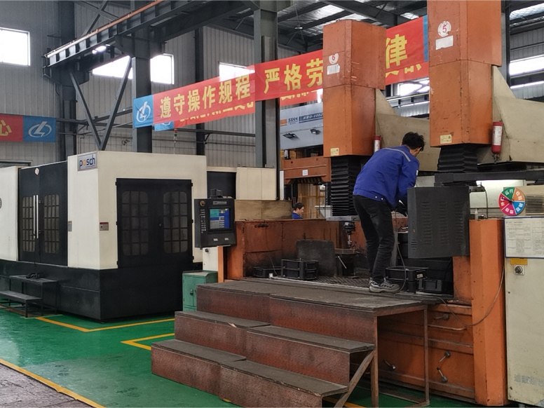How to solve the problem of excessive pressure on the top pin of an injection mold during ejection, but high pressure and fast withdrawal speed?