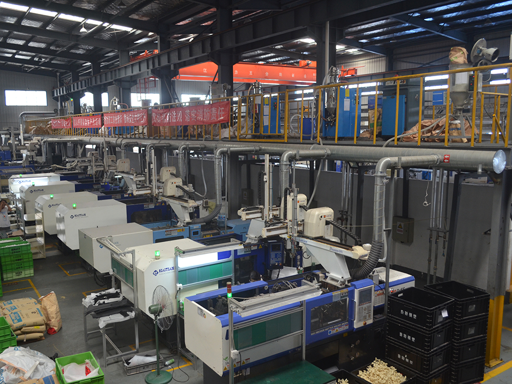 Injection molding machines below 780T