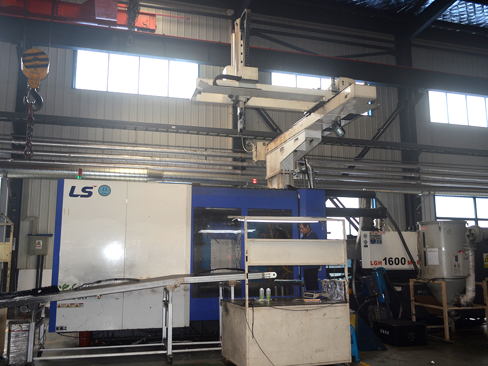 1600T injection molding machine