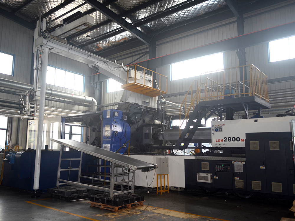 2800T injection molding machine